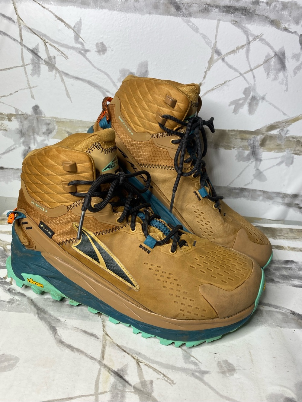 Altra Olympus 5 Mid Hiking